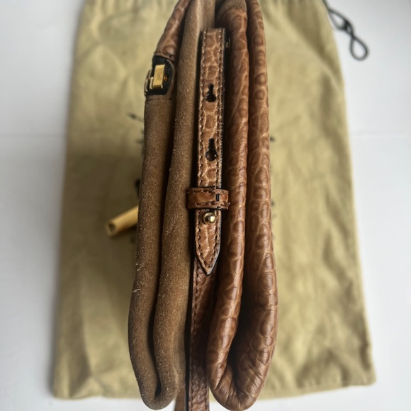 Burberry Suede Pebble Leather Logo Crossbody Zip Envelope Bag Purse - Picture 15 of 16
